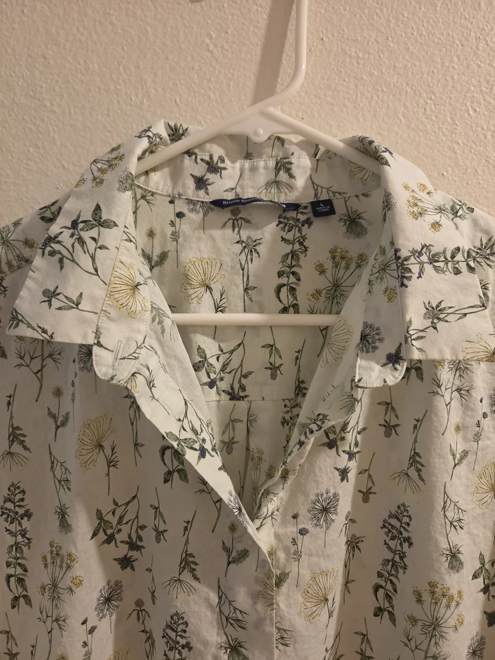 Short-Sleeve Cream Button-Down Shirt with Delicate Green Floral Print